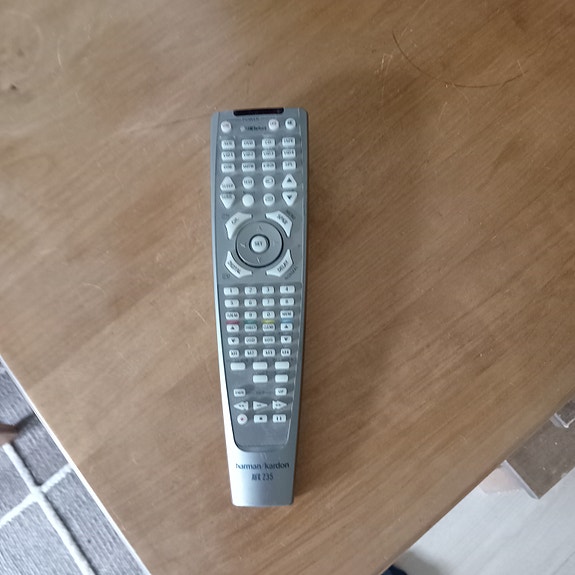 Harman/Kardon kotiteatterivahvistin ja kaiuttimet