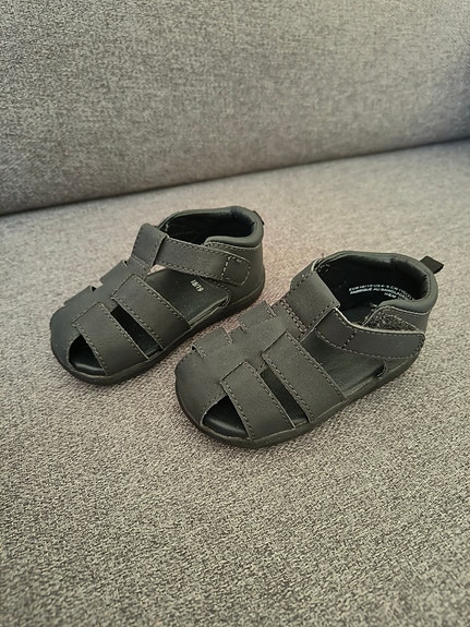 Myydään sandaalit