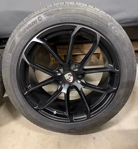 Porsche Cayenne 20” vanteet kesärenkailla 2023
