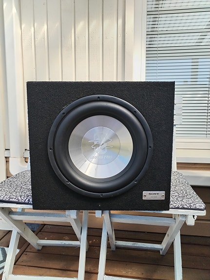 12" subwoofer Ground Zero GZHW 30X ja refleksikotelo