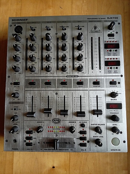 Behringer djx700