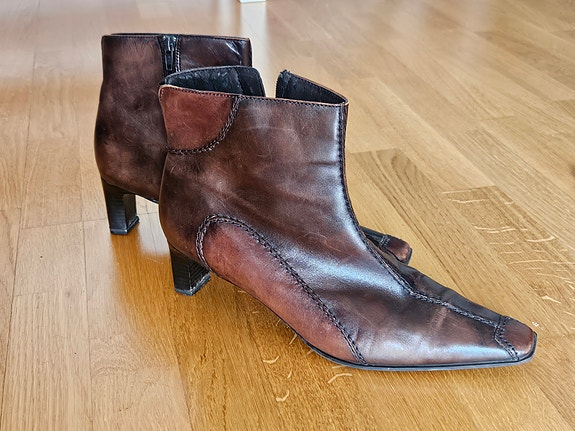 Ruskeat vintage-nahkanilkkurit neliskulmaisella kärjellä, kokoa 42