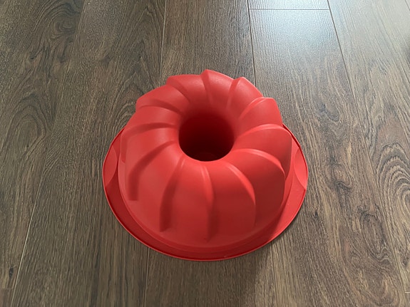 Tupperware punainen silikoninen kakkuvuoka