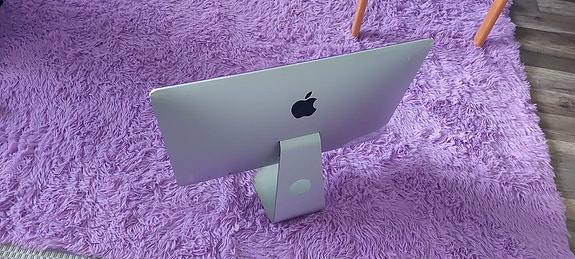 Apple-tietokoneita myytävänä