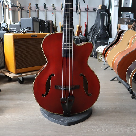 Takamine B-11 Hybrid elektroakustinen basso + kova laukku