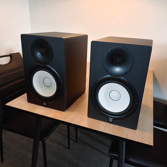 Yamaha HS 8 kaiuttimet