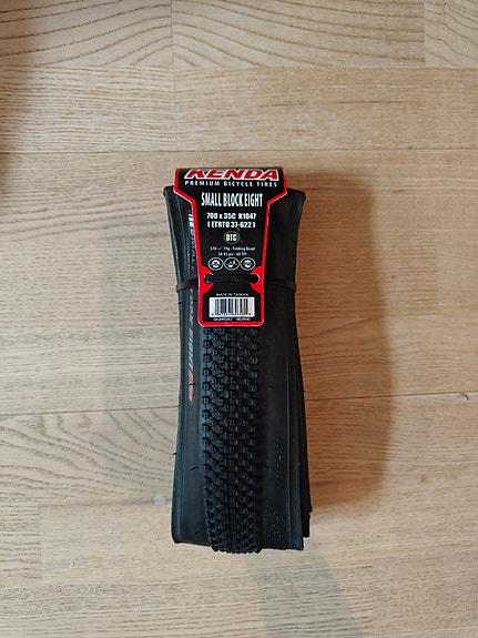 Kenda Small Block Eight pyörän rengas