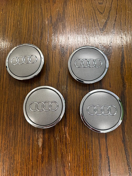 Audi vanteiden keskikupit 4 kpl