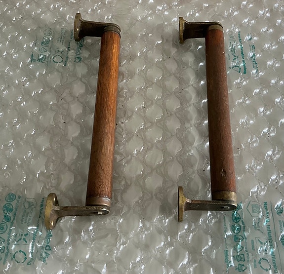 Vanhat messinkiset/Puiset vetimet / kahvat, 2 kpl