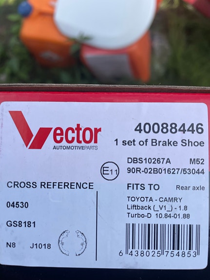Toyota Camry jarrukengät Vector 40088446/Carina 2