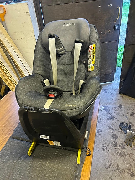 Turvaistuin ja isofix telakka
