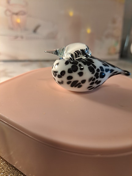 NUUTJÄRVI/ PIKKUHIPPI, OIVA TOIKKA signeeraus.