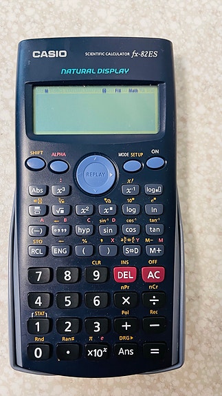 Casio fx-82ES tieteellinen laskin – käytetty, toimii
