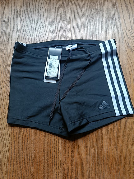 Adidas uimahousut koko 5 (M)