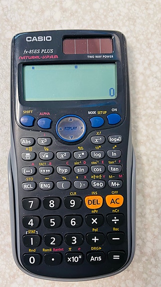 Casio fx-85ES PLUS tieteellinen laskin – käytetty, toimii