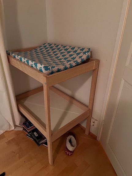 IKEA hoitopöytä puunvärinen