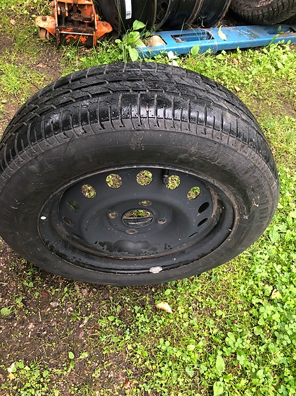 1kpl Nissan 15" teräsvanne renkaalla