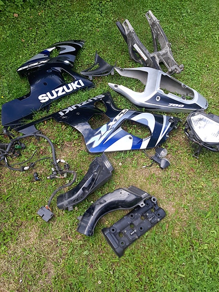 Suzuki GSX-R 750 katteita ja osia