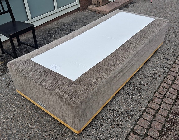 Laadukas Sänky Pauli Fäusen.  210x90