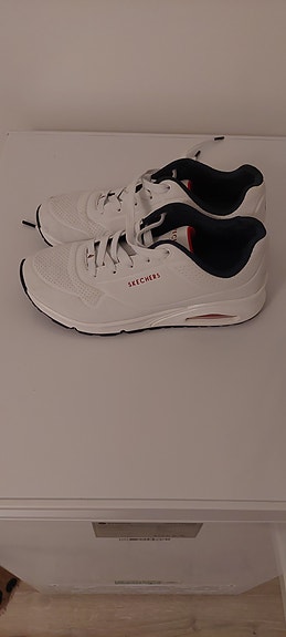 skechers UNO matalavartiset tennarit.