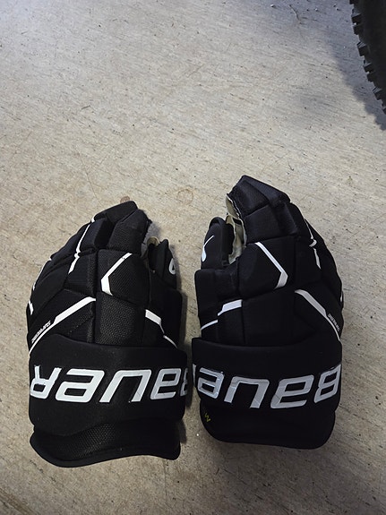 Bauer M5 Pro jääkiekkohanskat 15"