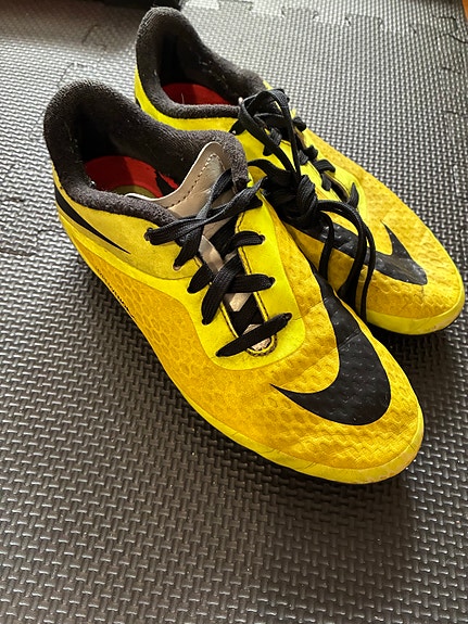 Nike Hypervenom jalkapallokengät keltainen musta