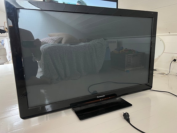 Panasonic taulutelevisio annetaan pois