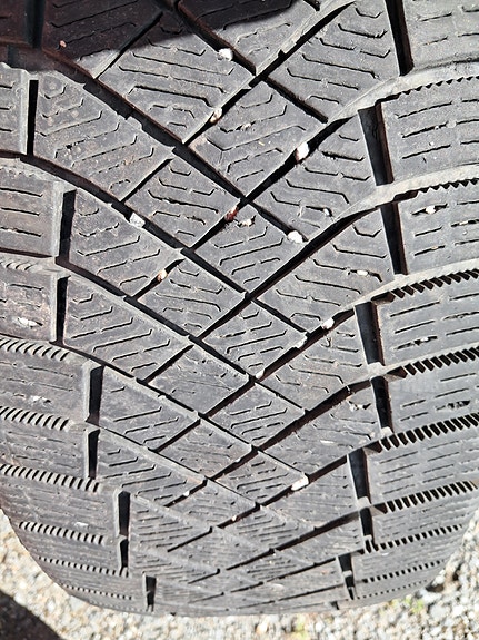 Pirelli ice zero m+s renkaat