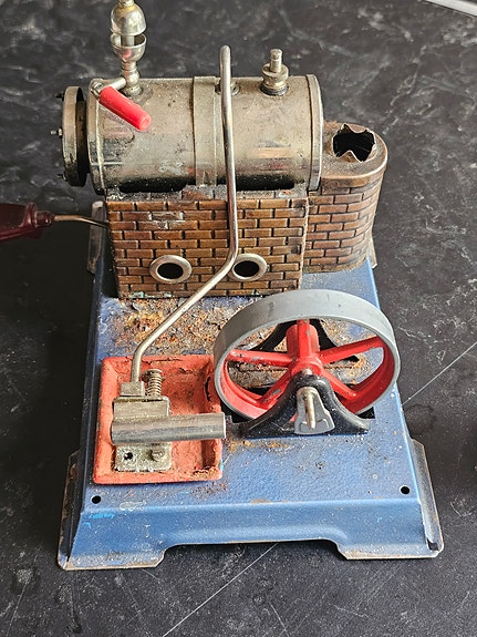 Vanha lelu höyrykone metallinen