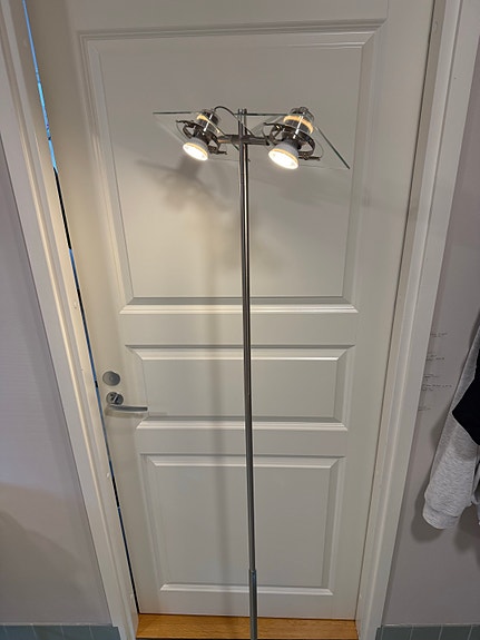 Ikean jalkalamppu 2x led