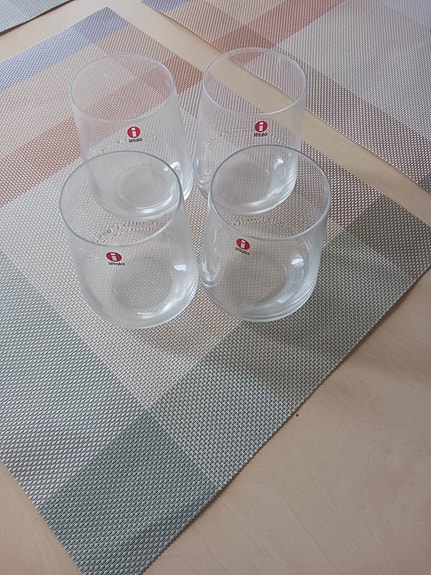 Myydään 4 kpl Iittala laseja.