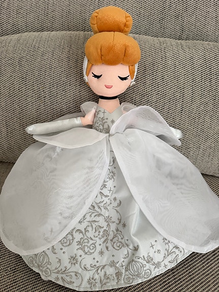 Disney store Tuhkimo cinderella 75v keräily pehmolelu