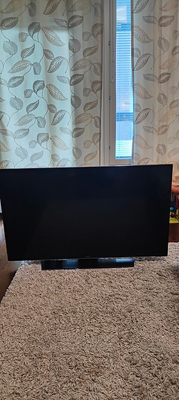 Myydään 50"-tuumainen Samsung Smart -televisio.