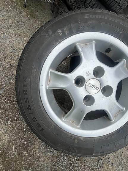 Matador 185/65R15 renkaat vanteilla