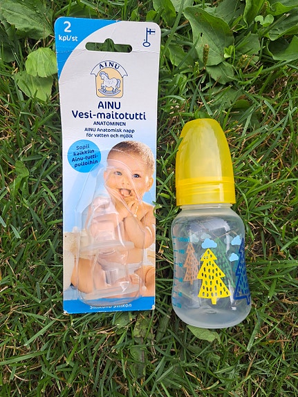 AINU uudet vesi-maitotutit ja tuttipullo keltainen