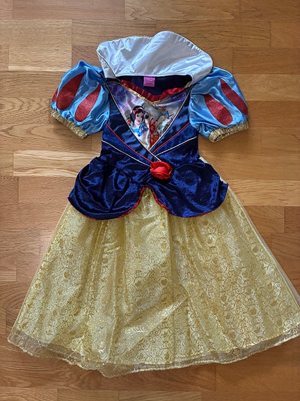 Lumikki Prinsessa asu koko 5-6 vuotiaalle lapselle
