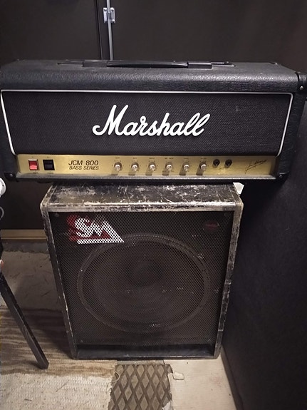 Marshall JCM 800 basso nuppi