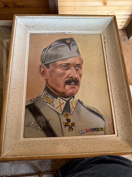 Signeerattu Mannerheimin muotokuva, kehystetty taulu