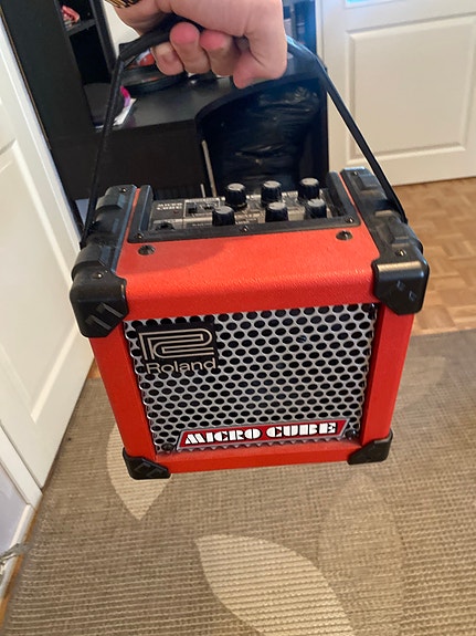 Roland Micro Cube kitaravahvistin punainen