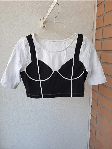 Hauska cropped T-paita. Koko n.S