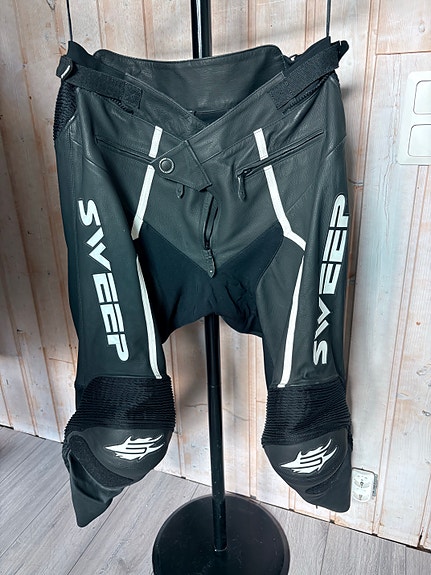 Sweep nahkainen ajopuku takki ja housut musta, 4XL