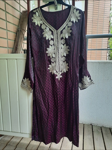Pitkähihainen violetti mekko. Koko n.S-M