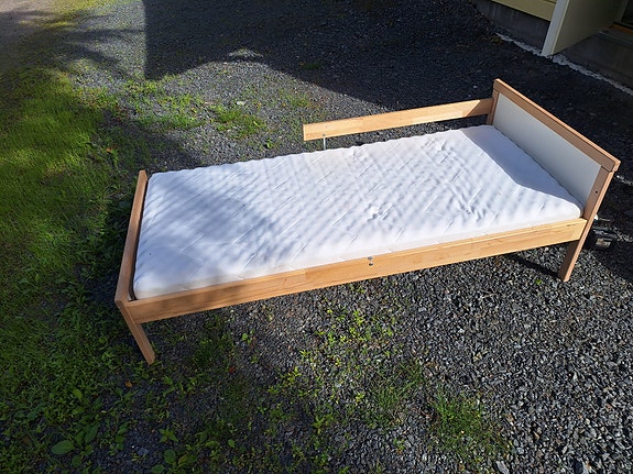 IKEA lastensänky puurunko