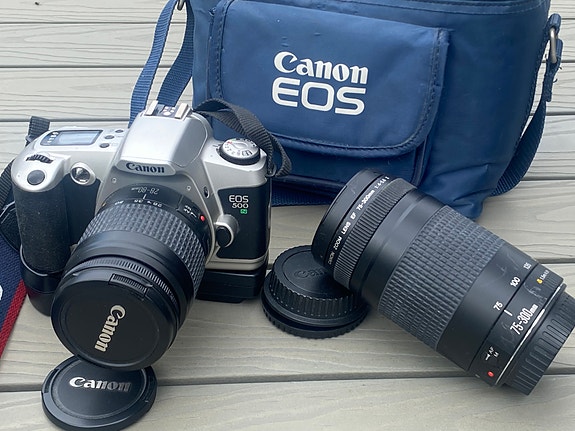 Canon EOS 500N filmijärjestelmäkamera EF-zoomeilla