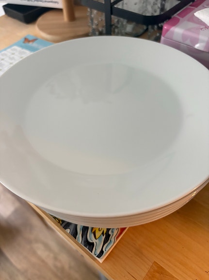 IKEA valkoiset lautaset