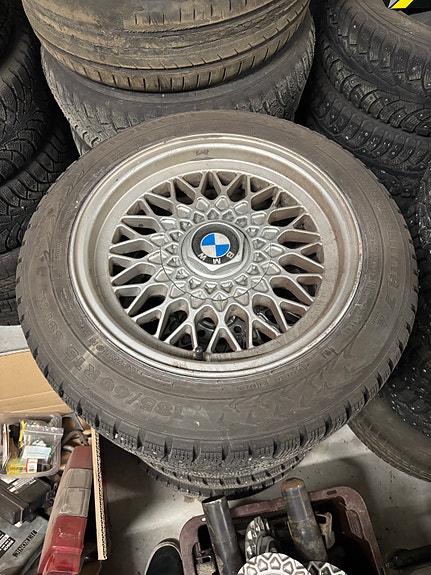 BMW Style 5 15” vanteet nastarenkailla