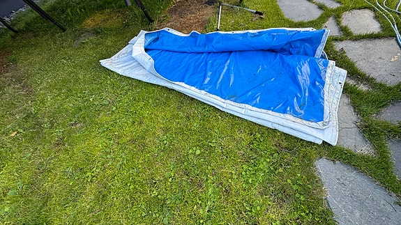 Sininen pressu / suojapeite