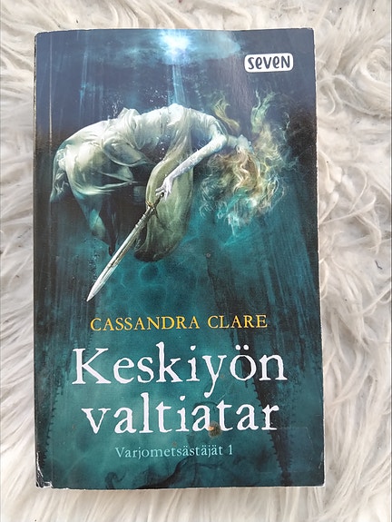 Cassandra Clare Keskiyön valtiatar
