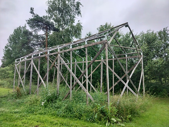 Puinen hallirunko / katosrunko myytävänä