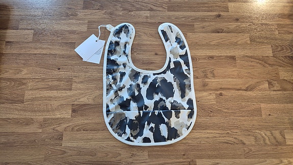*UUSI Elodie Details ruokalappu, Wild Paris (leopardikuosi)*